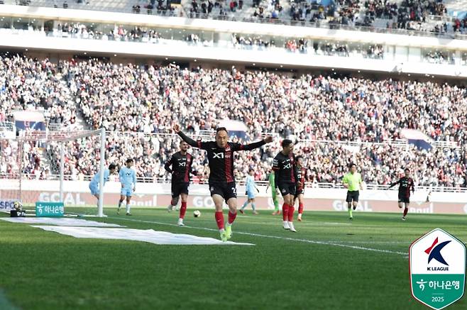 29일 서울월드컵경기장에서 열린 서울과 대구의 K리그1 6라운드. 서울 문선민이 역전골을 터뜨리고 세리머니를 펼치고 있다. 사진=프로축구연맹