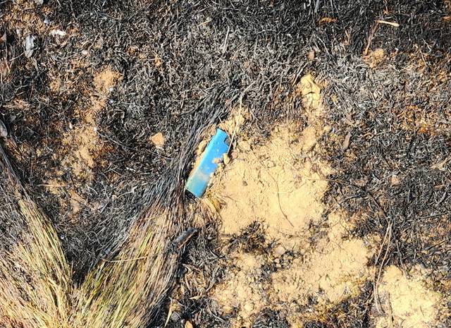 ▲ 지난 22일 경북 의성군 안평면 괴산리 야산 정상 부근에 산불이 발생했다. 사진은 발화 지점으로 추정되는 곳에서 발견된 라이터. 연합뉴스·독자 제공