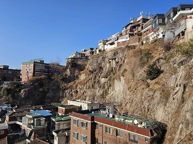 Changsin-dong Cliff Village in Jongno-gu, central Seoul (Choi Jae-hee/The Korea Herald)