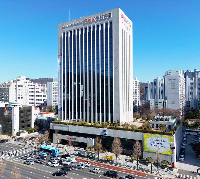 BNK경남은행 본점 전경.