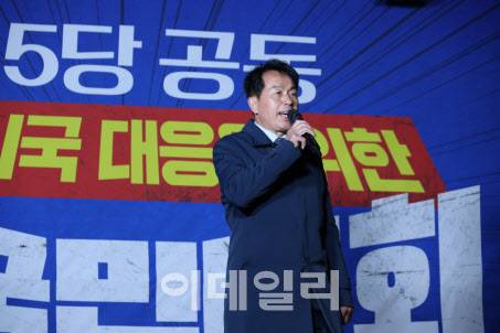 발언 중인 윤종오 진보당 원내대표