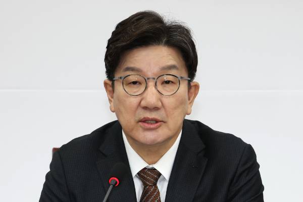 권성동 국민의힘 원내대표가 마은혁 헌법재판관 후보자 임명을 둘러싼 갈등에 대해 언급했다. 사진은 권 원내대표가 국회에서 열린 비상대책위원회의에서 발언하는 모습. /사진=뉴스1