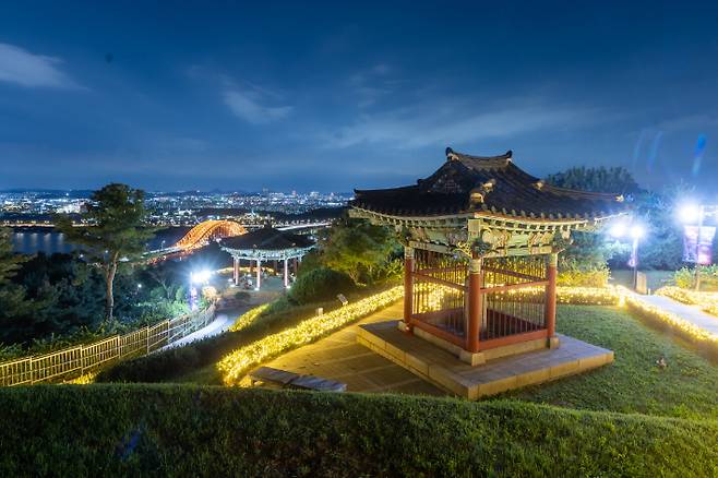 2024 '행주가(街) 예술이야(夜)' 정상에서 내려다 본 풍경. 고양시 제공