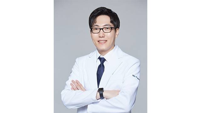 홍한빛 원장|출처: 룩스웰의원