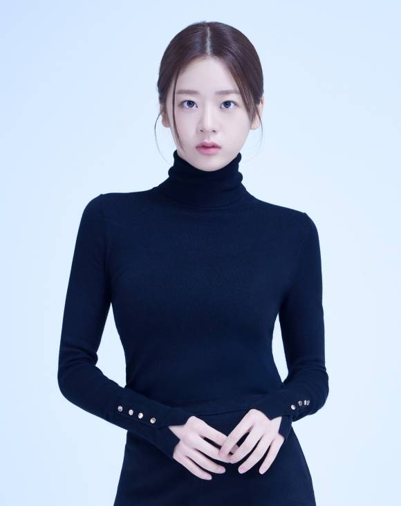 배우 윤채빈이 서강준 등이 소속된 맨오브크리에이션과 전속계약을 체결했다. /맨오브크리에이션