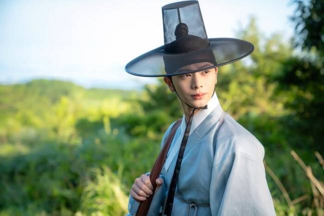 ‘귀궁’ 육성재, “허공에 장풍... 판타지 연기는 뻔뻔해야”(제공: SBS)