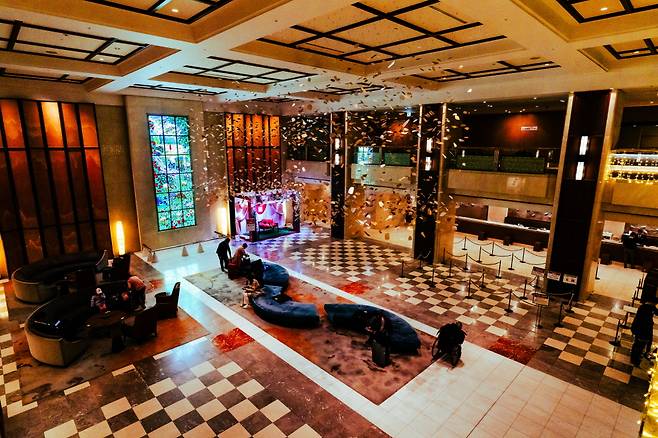 호텔 메인 타워의 로비 전경