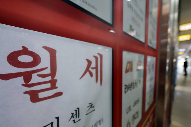 1일 국토교통부가 발표한 '2월 주택통계'에 따르면 올해 1~2월 전국 전월세 신규 거래 중 월세가 차지하는 비중이 61.4%를 나타냈다. 사진은 서울 시내 부동산 모습. /사진=뉴시스