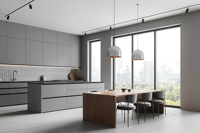 A씨가 층간소음 문제로 항의하기 위해 B씨 주거지에 방문해 초인종을 누르고, 문을 두드렸으나 B씨는 별다른 말 없이 경찰에 신고했다. 게티이미지