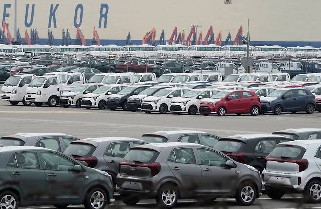 평택항에 주차된 한국산 수출용 차량의 모습. AP 뉴시스