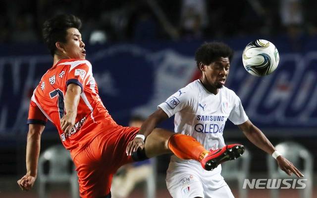 유병수(왼쪽). /사진=뉴시스 제공