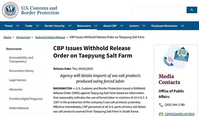 미국 국토안보부 산하 관세국경보호청(CBP)은 “(한국의) 태평염전이 천일염 제품 생산 과정에서 강제노동을 사용했음을 합리적으로 보여주는 정보를 바탕으로 태평염전에 대해 인도보류명령(Withhold Release Order)을 발령(2일)했다”고 3일 발표했다. 미국 관세국경보호청 누리집 갈무리