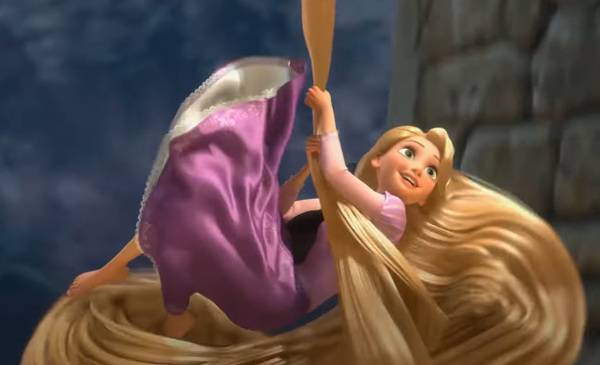 디즈니는 전 세계적으로 흥행했던 애니메이션 ‘라푼젤’ 실사화를 중단했다. 실사화는 원작의 인기와 인지도에 기대 흥행을 기대할 수 있는 방식으로 여겨졌으나, 최근 ‘인어공주’ 등에서 과도한 비틀기라는 평가와 함께 팬들의 외면을 받고 있다. 월트디즈니 컴퍼니 코리아 제공