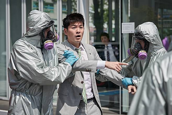 Promotional image for the film 'Virus' featuring Jang Ki-ha.