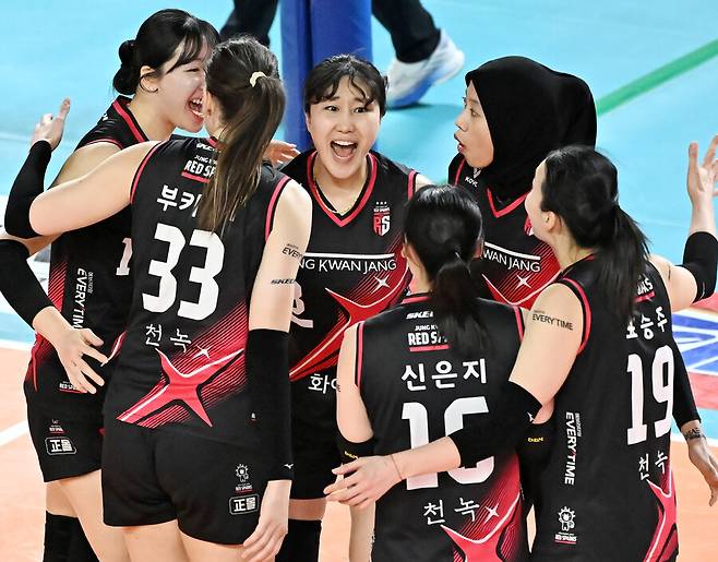 정관장 세터 염혜선(가운데). 한국배구연맹 제공