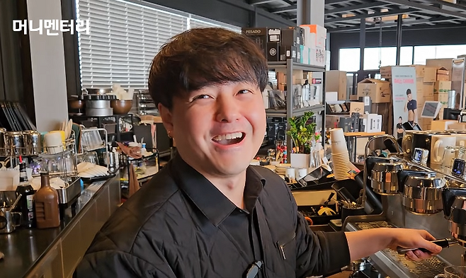 노유민이 카페 창업에 성공, 건물주가 된 근황을 전했다. 유튜브 채널 ‘머니멘터리’ 캡처