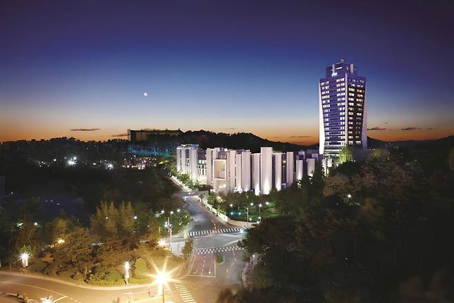 쌍용건설이 시공한 반얀트리 서울. 완공된 지 15년이 지났지만 공사비 적정성 등을 두고 여전히 잡음이 일고 있다. ⓒ쌍용건설 제공