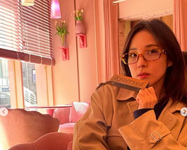 산다라박은 동안 외모를 자랑해 팬들의 감탄을 자아냈다. / 산다라박 SNS 캡처