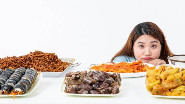 스트레스를 받으면 맵고 달달한 자극적인 음식이 당긴다 | 출처: 클립아트코리아