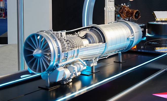 한화에어로스페이스가 공개한 KF21용 엔진 모형
