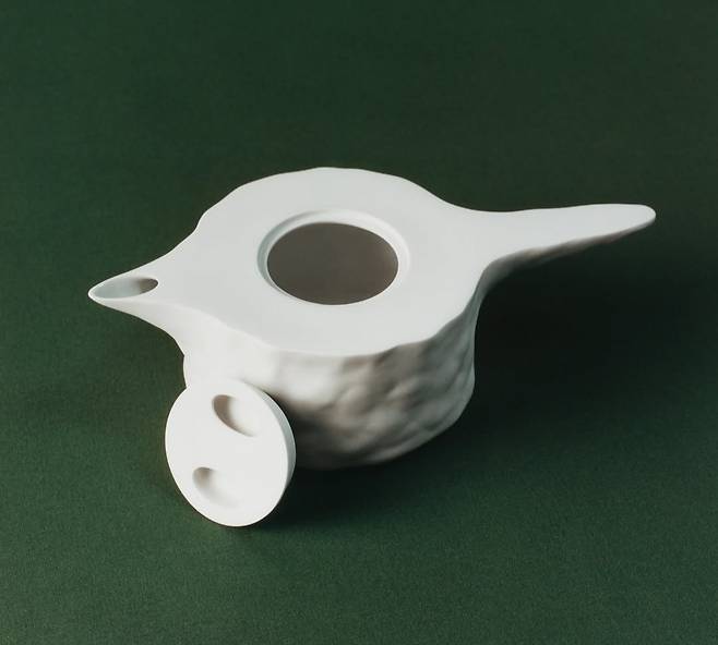 An image of Korean architect Cho Min-suk's teapot on display at “Loewe Teapots” in Milan (Courtesy of Loewe)