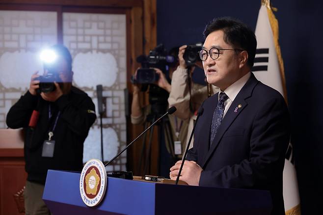우원식 국회의장이 4월6일 서울 여의도 국회 사랑재에서 개헌 관련 기자회견을 하고 있다. ⓒ연합뉴스