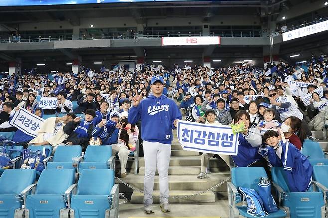▲ 배찬승은 삼성 팬들의 환호를 모으며 신인상 유력 후보로도 치고 나가고 있다 ⓒ삼성라이온즈