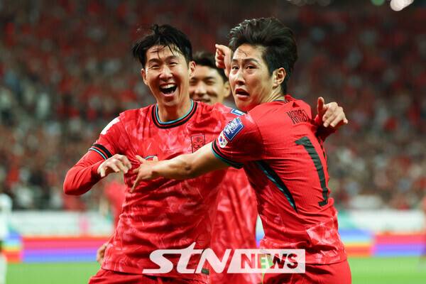 대한민국 대표팀 파트너 손흥민과 이강인. 사진┃뉴시스