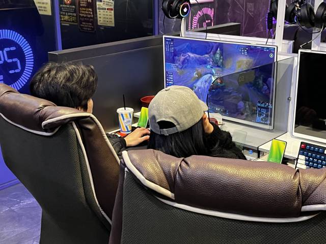 온라인 게임을 즐기는 사람들. 사진은 해당 기사 내용과 무관. 성형주 기자