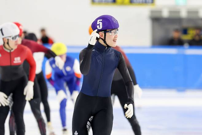 임종언(노원고)이 레이스를 마친 뒤 기뻐하고 있다. 사진=대한빙상경기연맹