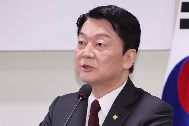 국민의힘 대선주자인 안철수 의원이 13일 서울 여의도 국회 의원회관에서 대선공약을 발표하고 있다. 2025.4.13 / 연합뉴스