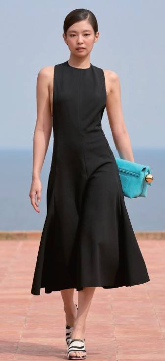 자크뮈스 15주년 기념 쇼에 모델로 선 제니 /사진= 샤넬·제니 인스타그램