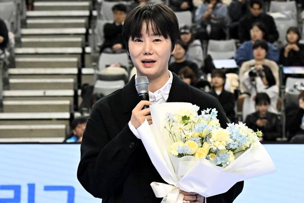 사진 김온아가 은퇴식에서 감사 인사를 전하고 있다. 사진 제공=한국핸드볼연맹