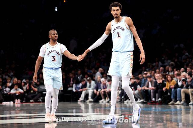 크리스 폴과 빅터 웸반야마. /게티이미지코리아