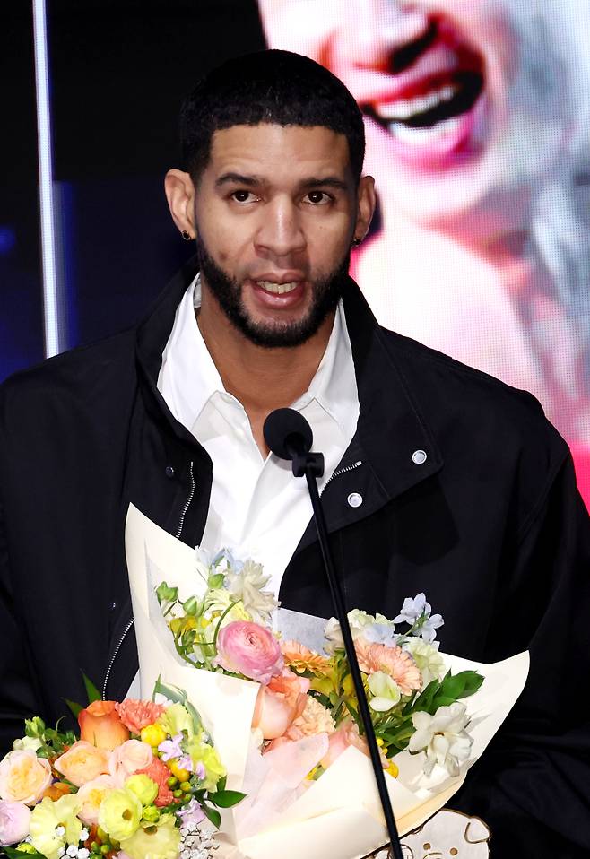 2024-2025 V리그 시상식이 14일 오후 서울 서대문구 스위스그랜드호텔 컨벤션홀에서 열렸다. V리그 20주년 남자부 베스트7에 선정된 아웃사이더히터 레오가 수상소감을 말하고 있다. 김민규 기자 mgkim1@edaily.co.kr /2025.04.14/