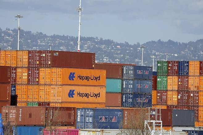 미국 오클랜드 항구에 컨테이너들이 선적돼있다. EPA연합뉴스