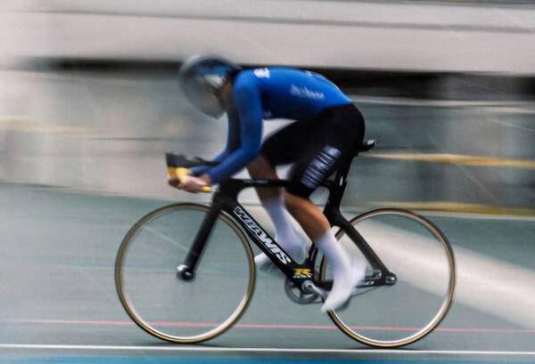 제42회 대통령기 전국사이클대회서 제외경기와 3㎞ 단체 추발, 단체 스프린트에서 우승해 3관왕을 차지한 김준현(인천 계산중). 계산중 제공