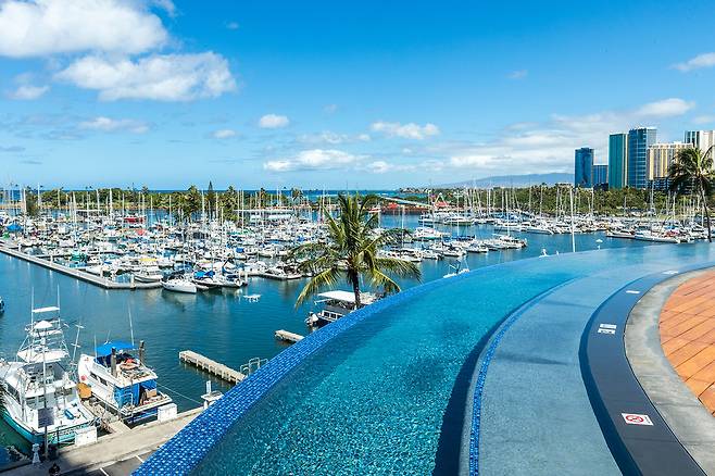 오아후에서 가장 긴 길이의 프린스 와이키키 인피니티 풀. 사진제공|팜투어