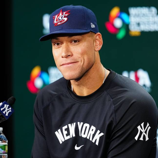 미국 대표팀 모자를 입고 기자회견에 나선 애런 저지. /사진=미국야구대표팀 공식 SNS