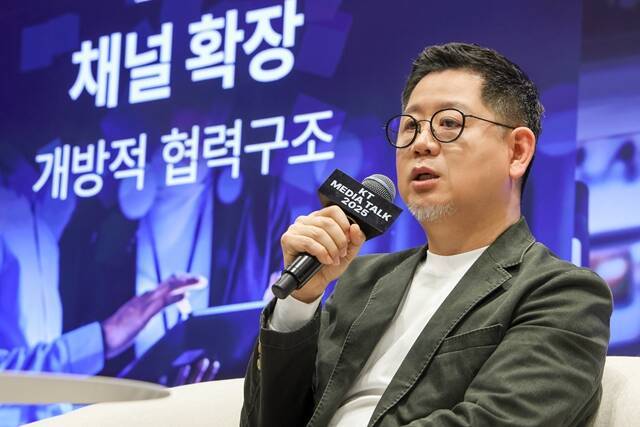 정근욱 KT스튜디오지니 대표가 콘텐츠 확장 전략에 대해 설명하고 있다. /KT