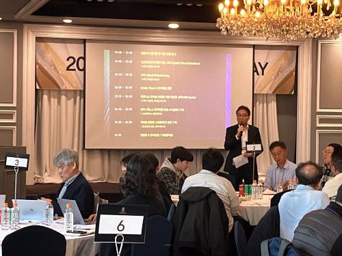 '2025 SoftWorks Day'에서 구본철 소프트웍스 대표가 참석자들에게 인사말을 하고 있다/사진제공=소프트웍스