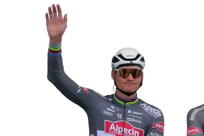 마티유 판데르풀(네덜란드)이 인사하고 있다. EPA