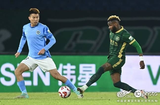 저장 소속 당시 뛰고 있던 부펜자(오른쪽). /사진=저장FC 공식 홈페이지