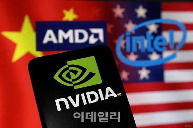 미국과 중국 국기 사이에 엔비디아, AMD, 인텔 로고가 보인다.(사진=그록3 이미지 생성)