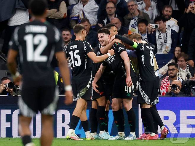 레알 마드리드를 상대로 득점 후 기뻐하는 아스널 선수들 ⓒ AFP=뉴스1