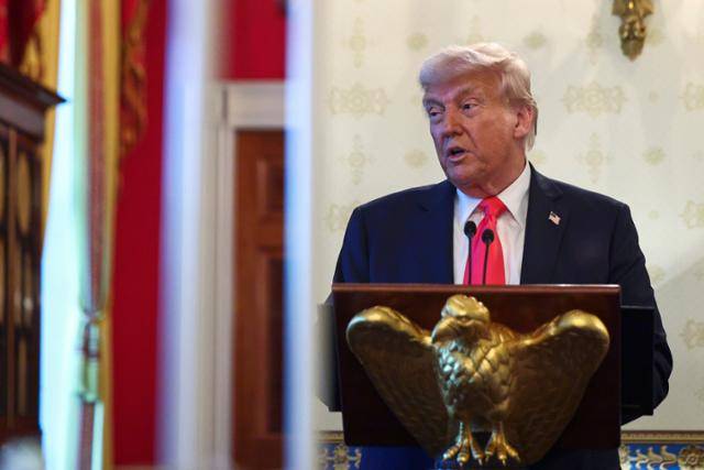 도널드 트럼프 미국 대통령이 16일 워싱턴 백악관 만찬 행사에서 연설하고 있다. 워싱턴=AP 연합뉴스