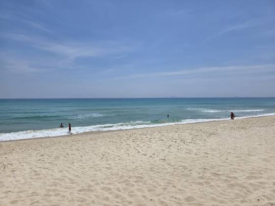 바이다이 해변의 모습. 한적한 매력이 크다. 정영교 기자