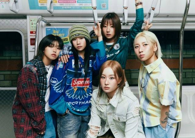 롯데월드 새 퍼레이드 ‘렛츠 플레이! 로티스 어드벤처 퍼레이드’ 안무를 맡은 댄스 크루 ‘훅’ / 사진=롯데월드