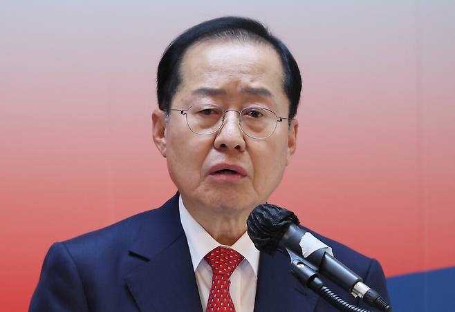 홍준표 국민의힘 대선 경선 후보가 17일 서울 여의도 선거사무소에서 국방·외교·통일 분야 정책을 발표하고 있다. ⓒ연합뉴스