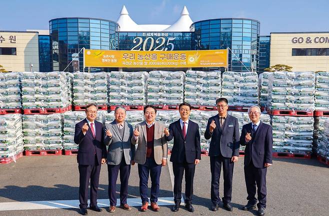 하나님의 교회가 충북 옥천군에서 생산된 햅쌀 4만kg을 수매하며 쌀 소비 촉진과 지역 경제 활성화에 이바지했다.